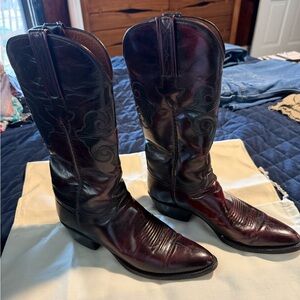 Lucchese Boots. 7 1/2. Cowboy boots. Gently used. Very comfortable.